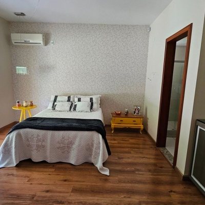 Casa Residencial com 280m², 4 quartos (sendo 3 suítes), 2 garagens, no bairro Sul Do Rio em Santo Amaro Da Imperatriz