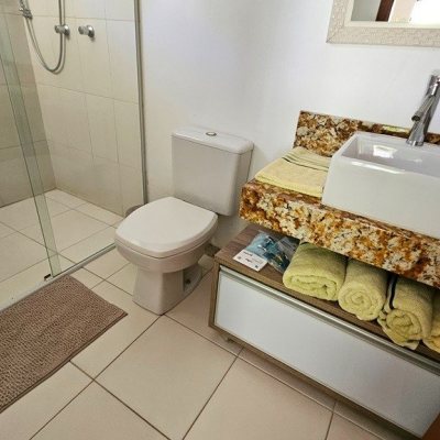 Casa Residencial com 280m², 4 quartos (sendo 3 suítes), 2 garagens, no bairro Sul Do Rio em Santo Amaro Da Imperatriz