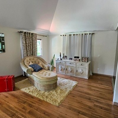 Casa Residencial com 280m², 4 quartos (sendo 3 suítes), 2 garagens, no bairro Sul Do Rio em Santo Amaro Da Imperatriz