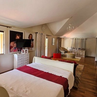 Casa Residencial com 280m², 4 quartos (sendo 3 suítes), 2 garagens, no bairro Sul Do Rio em Santo Amaro Da Imperatriz