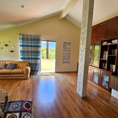 Casa Residencial com 280m², 4 quartos (sendo 3 suítes), 2 garagens, no bairro Sul Do Rio em Santo Amaro Da Imperatriz