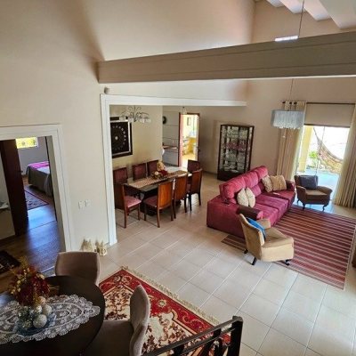 Casa Residencial com 280m², 4 quartos (sendo 3 suítes), 2 garagens, no bairro Sul Do Rio em Santo Amaro Da Imperatriz