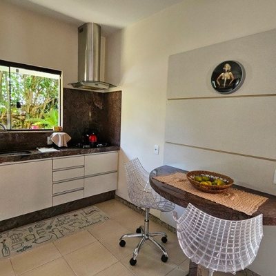 Casa Residencial com 280m², 4 quartos (sendo 3 suítes), 2 garagens, no bairro Sul Do Rio em Santo Amaro Da Imperatriz