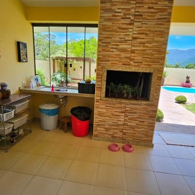 Casa Residencial com 280m², 4 quartos (sendo 3 suítes), 2 garagens, no bairro Sul Do Rio em Santo Amaro Da Imperatriz
