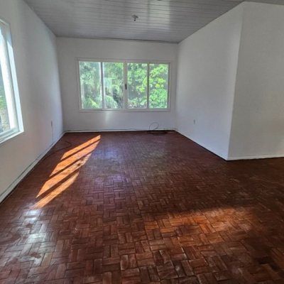 Casa Residencial com 166m², 3 quartos, 3 garagens, no bairro Ponta De Baixo em São José