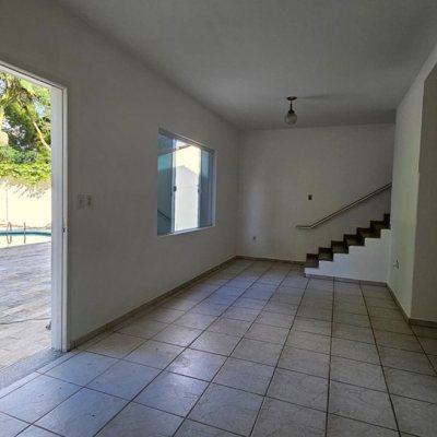 Casa Residencial com 166m², 3 quartos, 3 garagens, no bairro Ponta De Baixo em São José