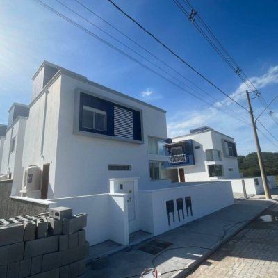 Casa Residencial com 140m², 3 quartos, 1 suíte, 2 garagens, no bairro Ribeirão Da Ilha em Florianópolis
