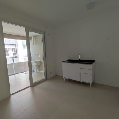 Apartamentos com 47m², 2 quartos, 1 suíte, 1 garagem, no bairro Cachoeira do Bom Jesus em Florianópolis