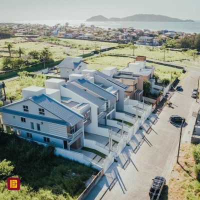 Casa Residencial com 151m², 3 quartos, 1 suíte, 2 garagens, no bairro Campeche em Florianópolis