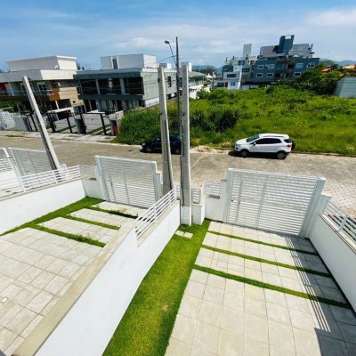 Casa Residencial com 151m², 3 quartos, 1 suíte, 2 garagens, no bairro Campeche em Florianópolis