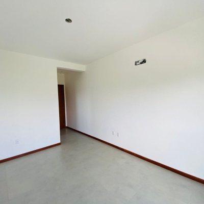 Casa Residencial com 151m², 3 quartos, 1 suíte, 2 garagens, no bairro Campeche em Florianópolis