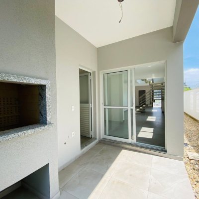 Casa Residencial com 151m², 3 quartos, 1 suíte, 2 garagens, no bairro Campeche em Florianópolis