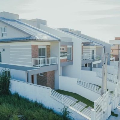 Casa Residencial com 151m², 3 quartos, 1 suíte, 2 garagens, no bairro Campeche em Florianópolis