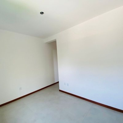 Casa Residencial com 151m², 3 quartos, 1 suíte, 2 garagens, no bairro Campeche em Florianópolis