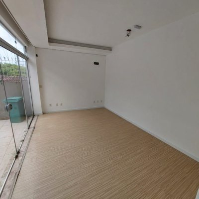 Loja com 81m², 2 garagens, no bairro Saco Dos Limões em Florianópolis