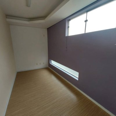 Loja com 81m², 2 garagens, no bairro Saco Dos Limões em Florianópolis