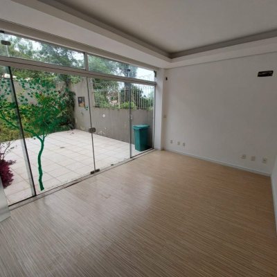 Loja com 81m², 2 garagens, no bairro Saco Dos Limões em Florianópolis