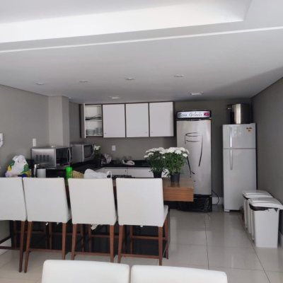 Apartamentos com 61m², 2 quartos, 1 garagem, no bairro Barreiros em São José