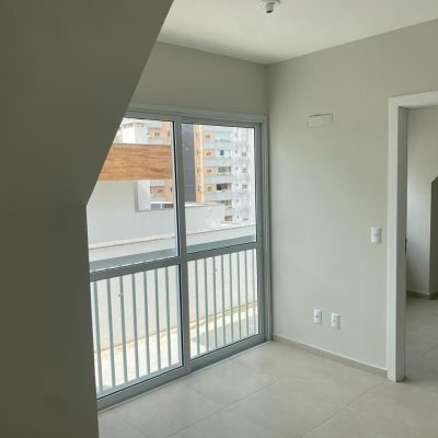 Cobertura com 95m², 2 quartos, 1 suíte, 2 garagens, no bairro Itacorubi em Florianópolis