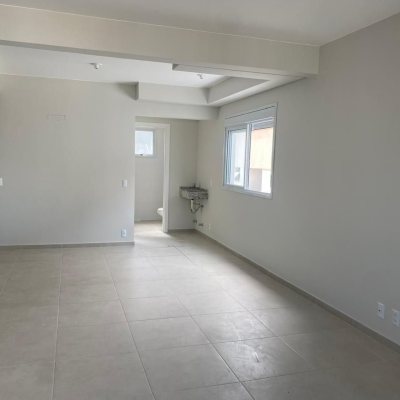 Cobertura com 95m², 2 quartos, 1 suíte, 2 garagens, no bairro Itacorubi em Florianópolis