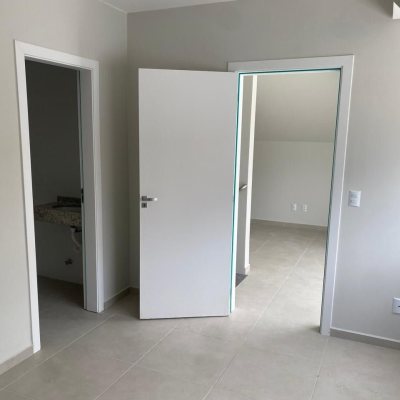Cobertura com 95m², 2 quartos, 1 suíte, 2 garagens, no bairro Itacorubi em Florianópolis