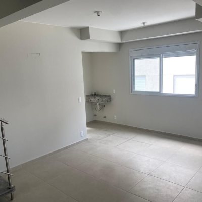 Cobertura com 95m², 2 quartos, 1 suíte, 2 garagens, no bairro Itacorubi em Florianópolis