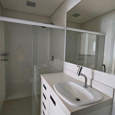 Apartamentos com 146m², 4 quartos (sendo 1 suíte), 2 garagens, no bairro Centro em Florianópolis