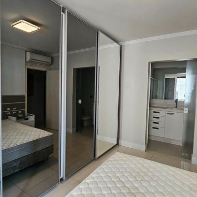 Apartamentos com 146m², 4 quartos (sendo 1 suíte), 2 garagens, no bairro Centro em Florianópolis