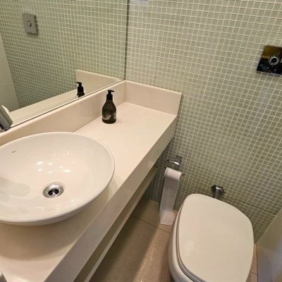 Apartamentos com 146m², 4 quartos (sendo 1 suíte), 2 garagens, no bairro Centro em Florianópolis