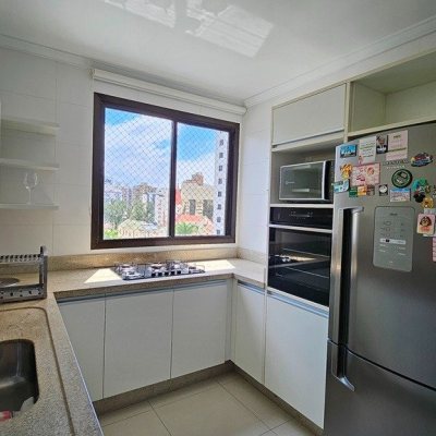 Apartamentos com 146m², 4 quartos (sendo 1 suíte), 2 garagens, no bairro Centro em Florianópolis