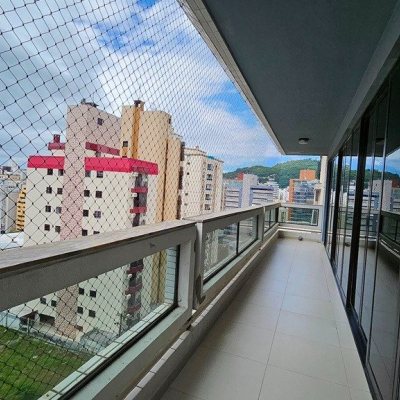 Apartamentos com 146m², 4 quartos (sendo 1 suíte), 2 garagens, no bairro Centro em Florianópolis