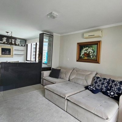 Apartamentos com 146m², 4 quartos (sendo 1 suíte), 2 garagens, no bairro Centro em Florianópolis