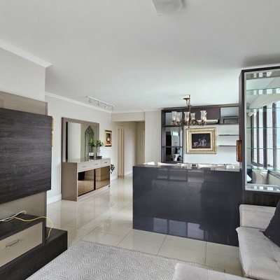 Apartamentos com 146m², 4 quartos (sendo 1 suíte), 2 garagens, no bairro Centro em Florianópolis
