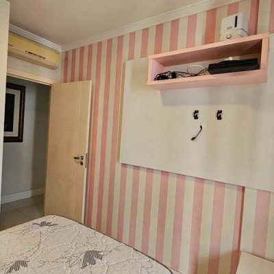 Apartamentos com 146m², 4 quartos (sendo 1 suíte), 2 garagens, no bairro Centro em Florianópolis