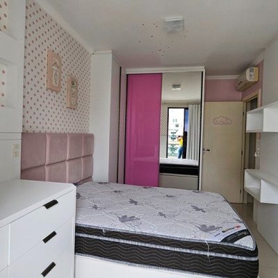 Apartamentos com 146m², 4 quartos (sendo 1 suíte), 2 garagens, no bairro Centro em Florianópolis