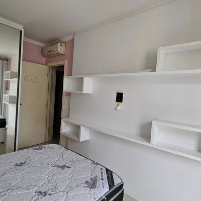 Apartamentos com 146m², 4 quartos (sendo 1 suíte), 2 garagens, no bairro Centro em Florianópolis