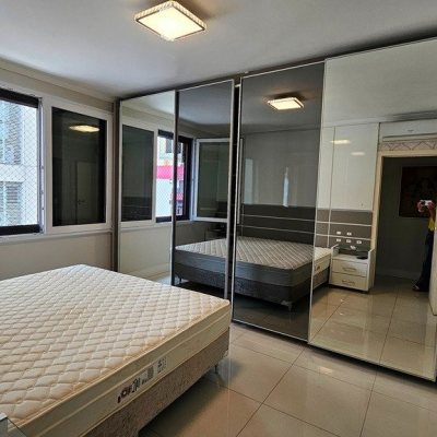 Apartamentos com 146m², 4 quartos (sendo 1 suíte), 2 garagens, no bairro Centro em Florianópolis