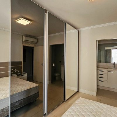 Apartamentos com 146m², 4 quartos (sendo 1 suíte), 2 garagens, no bairro Centro em Florianópolis