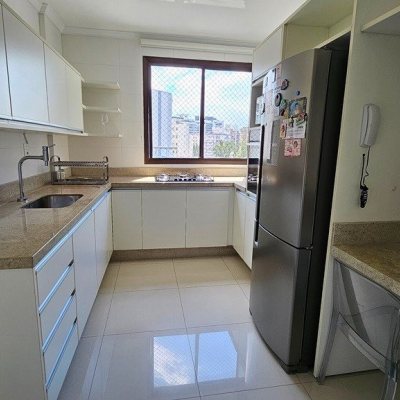 Apartamentos com 146m², 4 quartos (sendo 1 suíte), 2 garagens, no bairro Centro em Florianópolis