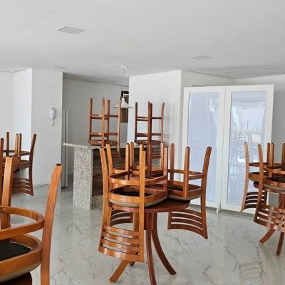 Apartamentos com 146m², 4 quartos (sendo 1 suíte), 2 garagens, no bairro Centro em Florianópolis