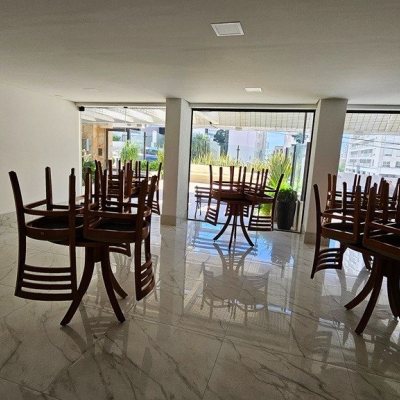 Apartamentos com 146m², 4 quartos (sendo 1 suíte), 2 garagens, no bairro Centro em Florianópolis