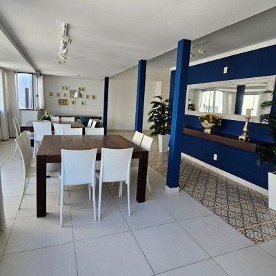 Apartamentos com 146m², 4 quartos (sendo 1 suíte), 2 garagens, no bairro Centro em Florianópolis