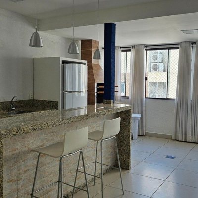Apartamentos com 146m², 4 quartos (sendo 1 suíte), 2 garagens, no bairro Centro em Florianópolis