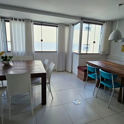 Apartamentos com 146m², 4 quartos (sendo 1 suíte), 2 garagens, no bairro Centro em Florianópolis