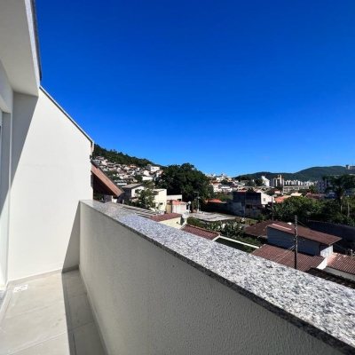 Cobertura com 114m², 2 quartos, 2 suítes, 2 garagens, no bairro Itacorubi em Florianópolis
