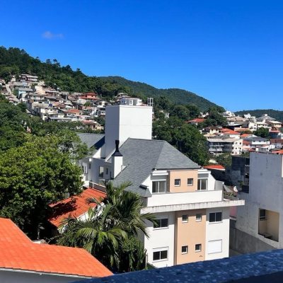 Cobertura com 115m², 2 quartos, 2 suítes, 1 garagem, no bairro Itacorubi em Florianópolis