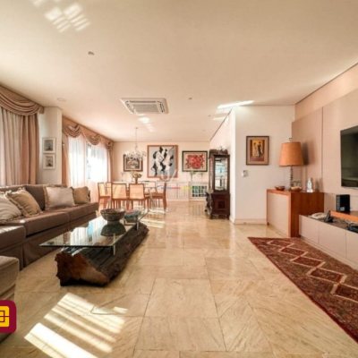 Apartamentos com 381m², 4 quartos (sendo 2 suítes), 3 garagens, no bairro Agronômica em Florianópolis