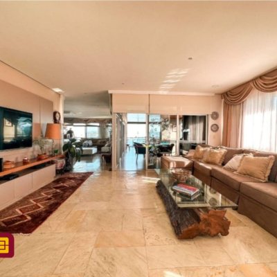 Apartamentos com 381m², 4 quartos (sendo 2 suítes), 3 garagens, no bairro Agronômica em Florianópolis