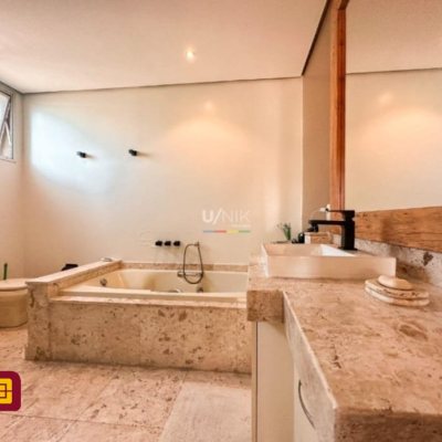 Apartamentos com 381m², 4 quartos (sendo 2 suítes), 3 garagens, no bairro Agronômica em Florianópolis