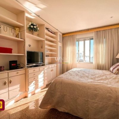 Apartamentos com 381m², 4 quartos (sendo 2 suítes), 3 garagens, no bairro Agronômica em Florianópolis